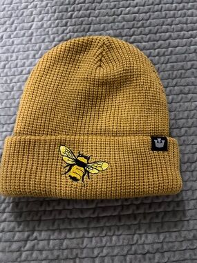 UNISEX (adult) - GOORIN Bros. 👑 Mustard Yellow Bee Knit Beanie NWT!
